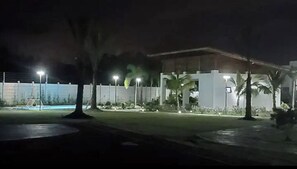 المنطقة المحيطة بالمنشأة