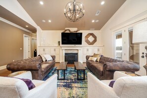 Smart TV, fireplace, ping pong, stereo