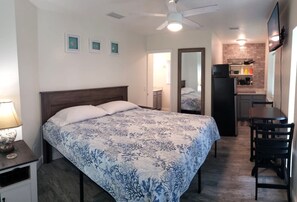 1 bedroom, desk, free WiFi, bed sheets