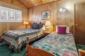 Basic Cabin | 2 bedrooms, free WiFi - Snowridge (Big Bear City)