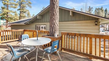 Basic Cabin | Terrace/patio