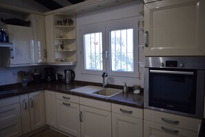 Réfrigérateur, four, plaque de cuisson, lave-vaisselle