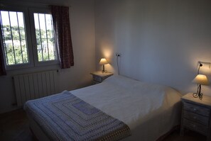 3 bedrooms, iron/ironing board, free WiFi, bed sheets