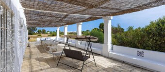 LiAMA Detached villa surrounded by greenery with panoramic sea views.