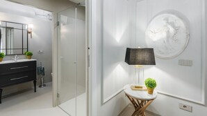 A modern bathroom with a glass shower, a black vanity, and a round mirror. - Gallo Cedrone a Home With Outdoor (Lucca)