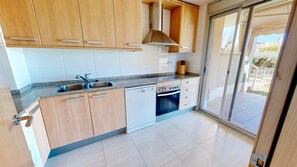 Kühlschrank, Mikrowelle, Ofen, Geschirrspüler