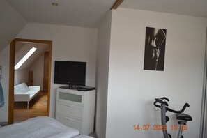 1 Schlafzimmer, Reisekinderbett, kostenloses WLAN, Bettwäsche