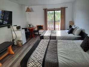 Superior Room, Park View, Mountainside | Individually furnished, laptop workspace, free WiFi, bed sheets - Alpen Motel (Radium Hot Springs)