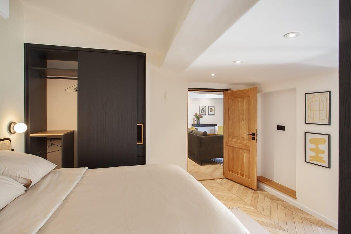 2 slaapkamers, een strijkplank/strijkijzer, wifi, beddengoed