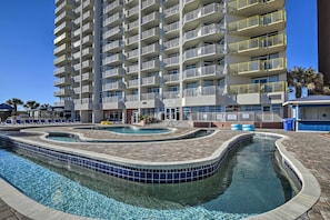 Pool - 2 Mi to Barefoot Landing: Condo w/ Beach Access! (North Myrtle Beach)