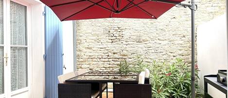 屋外ダイニングエリア