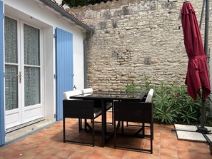 Outdoor dining - . (Saint-Martin-de-Ré)