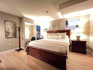 3 bedrooms, desk, iron/ironing board, travel crib