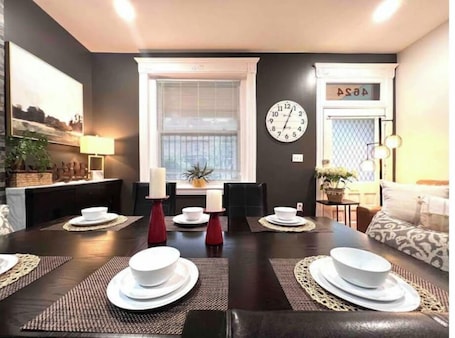 Dining. Spacious & Cozy with luxury furnitures /1 King+2 Queen/-University City