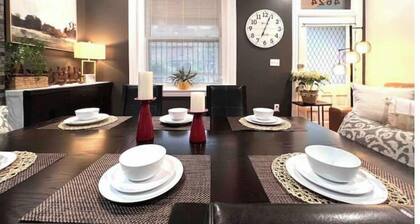 Spacious & Cozy with luxury furnitures /1 King+2 Queen/-University City