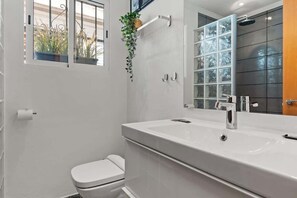 浴缸、風筒、提供毛巾