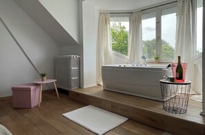 Shower, jetted bath, hair dryer, toilet paper