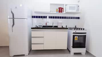 Refrigerador, microondas, cafetera/tetera, tetera/pava eléctrica