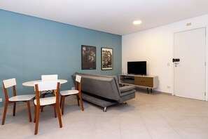 Superior Studio | Living area | LED TV - 360 Santa Ifigênia (São Paulo)