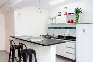 Standard Apartment (381127) | Private kitchen | Fridge, microwave, coffee/tea maker, electric kettle - 360 Santa Ifigênia (São Paulo)