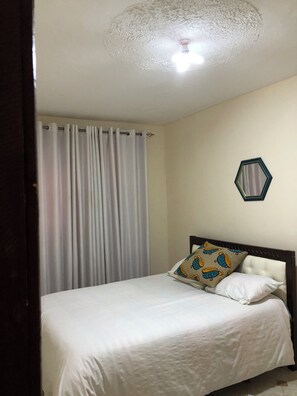 1 chambre, fer et planche à repasser, draps fournis