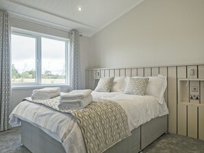 3 bedrooms, free WiFi, bed sheets