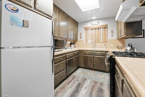 Private kitchen - Sky Krest (Big Bear Lake)