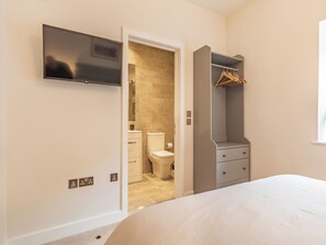 3 bedrooms, free WiFi, bed sheets