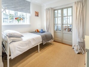 3 bedrooms, free WiFi, bed sheets