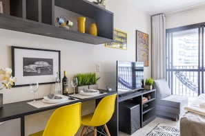 Appartement | Woonruimte | Een smart-tv, Netflix en streamingdiensten