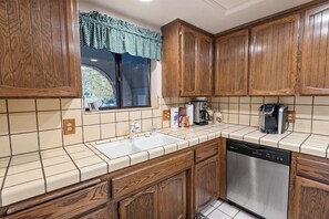 베이직 캐빈 | 전용 주방 | 전기 주전자, 토스터