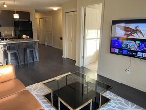 Smart TV - Chic & Modern Windermere Condo (Edmonton)