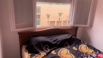 2 habitaciones, tabla de planchar con plancha, wifi y ropa de cama