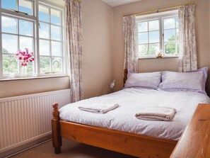 2 bedrooms, free WiFi, bed sheets - 2 bedroom accommodation in Lydney (Lydney)