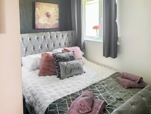 2 quartos, Wi-Fi de cortesia, roupa de cama