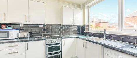 Cookware/dishes/utensils