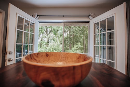 Mins To AVL, Secluded, Firepit, Family Friendly