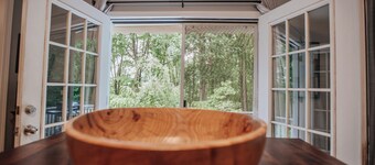 Mins To AVL, Secluded, Firepit, Family Friendly