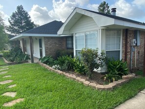 Property grounds - Pool House!
Great large house for family vacation (Broussard)