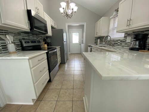 Pool House!
Great large house for family vacation