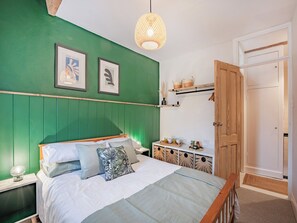 2 bedrooms, free WiFi, bed sheets - Weavers Cottage provides the perfect getaway for couples, friends and family. (Fence, near Pendle)