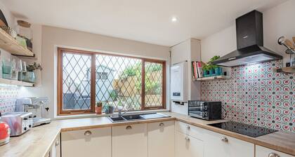 Weavers Cottage provides the perfect getaway for couples, friends and family.