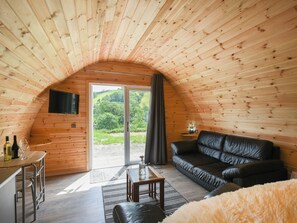 Fireplace - Barcud Coch - UK44539 (Penybontfawr, near Llanfyllin)