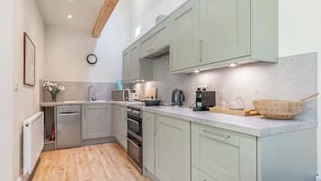 Dishwasher, cookware/dishes/utensils