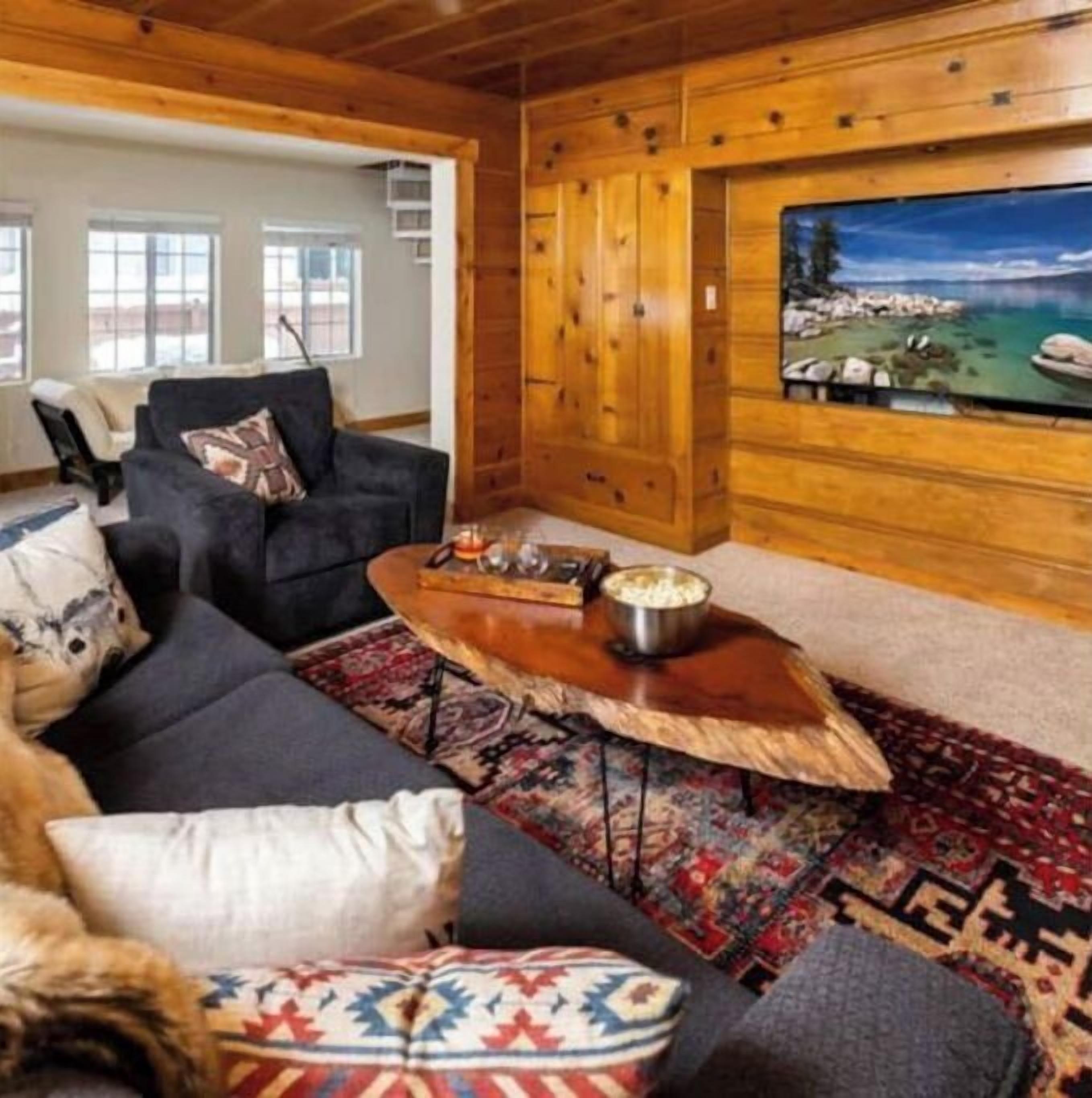 Cozy Cabin in sought after Al Tahoe neighborhood