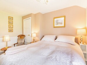 3 bedrooms, free WiFi, bed sheets