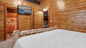 Basic Cabin | Bathroom - Snow Summit Chalet (Big Bear Lake)
