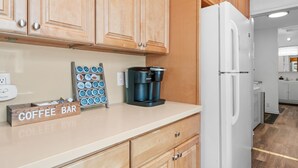 Basic Cabin | Private kitchen - Snow Summit Chalet (Big Bear Lake)