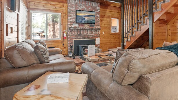 Basic Cabin | Living area - Snow Summit Chalet (Big Bear Lake)