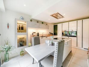 Dining - 3 bedroom accommodation in Mount Vale, near York (Mount Vale, near York)